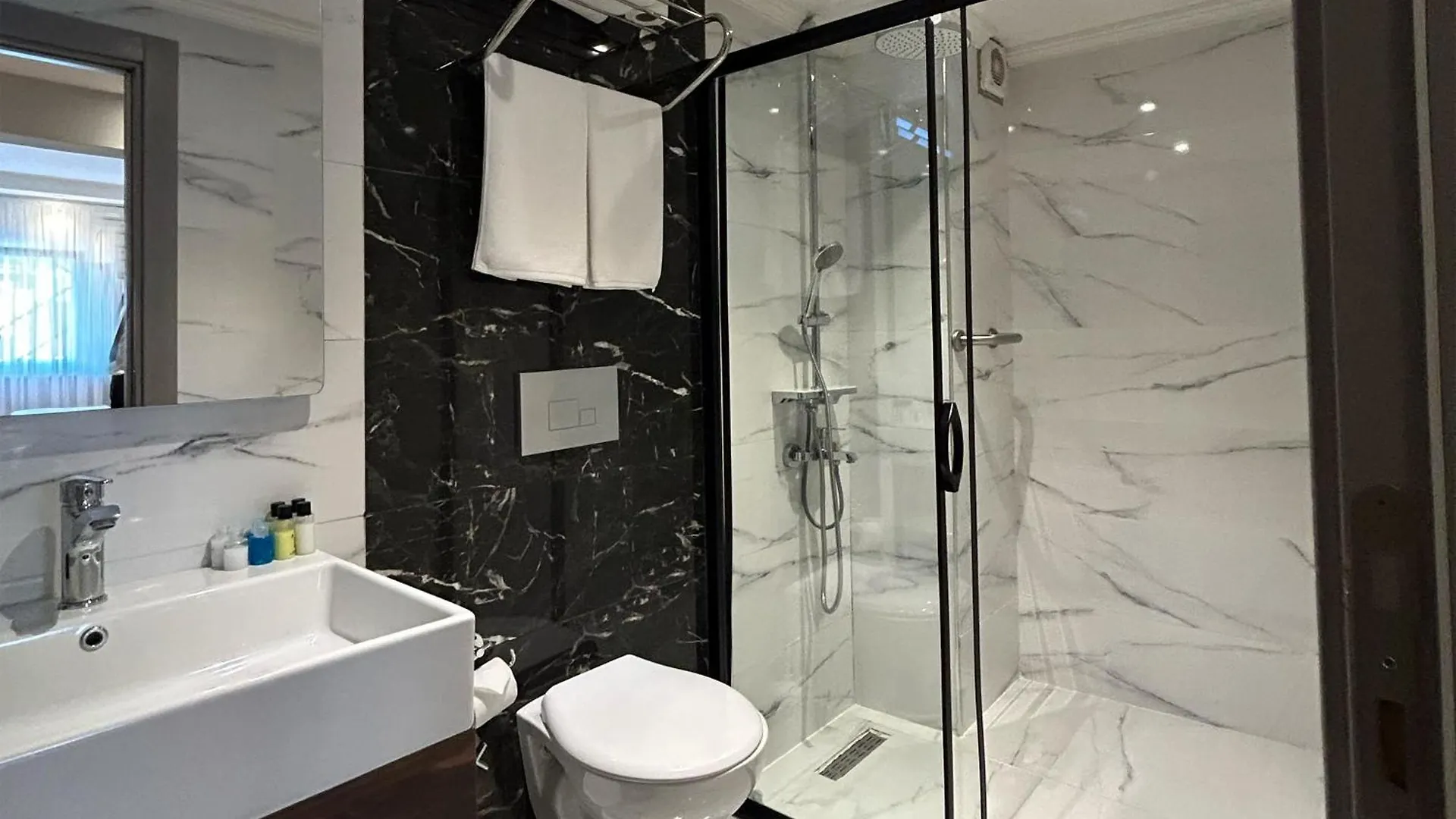 ***  The Roomy Hotel Nisantasi Istanbul Turkey